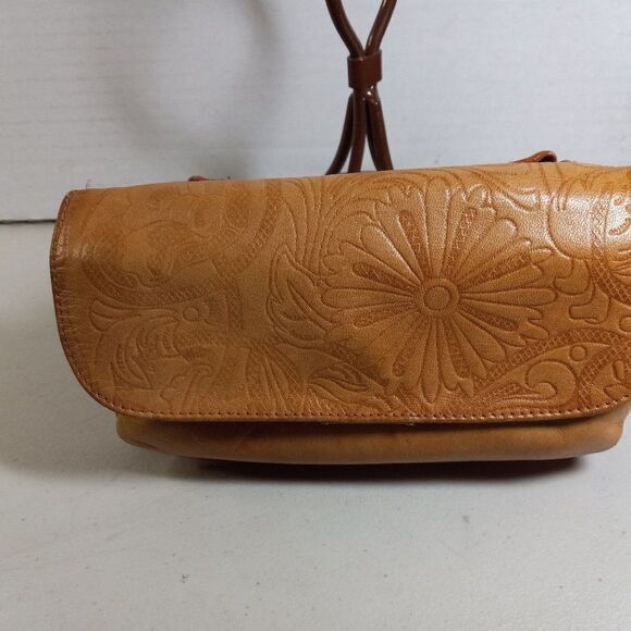 C&C California Tooled Crossbody bag - Picture 16 of 16